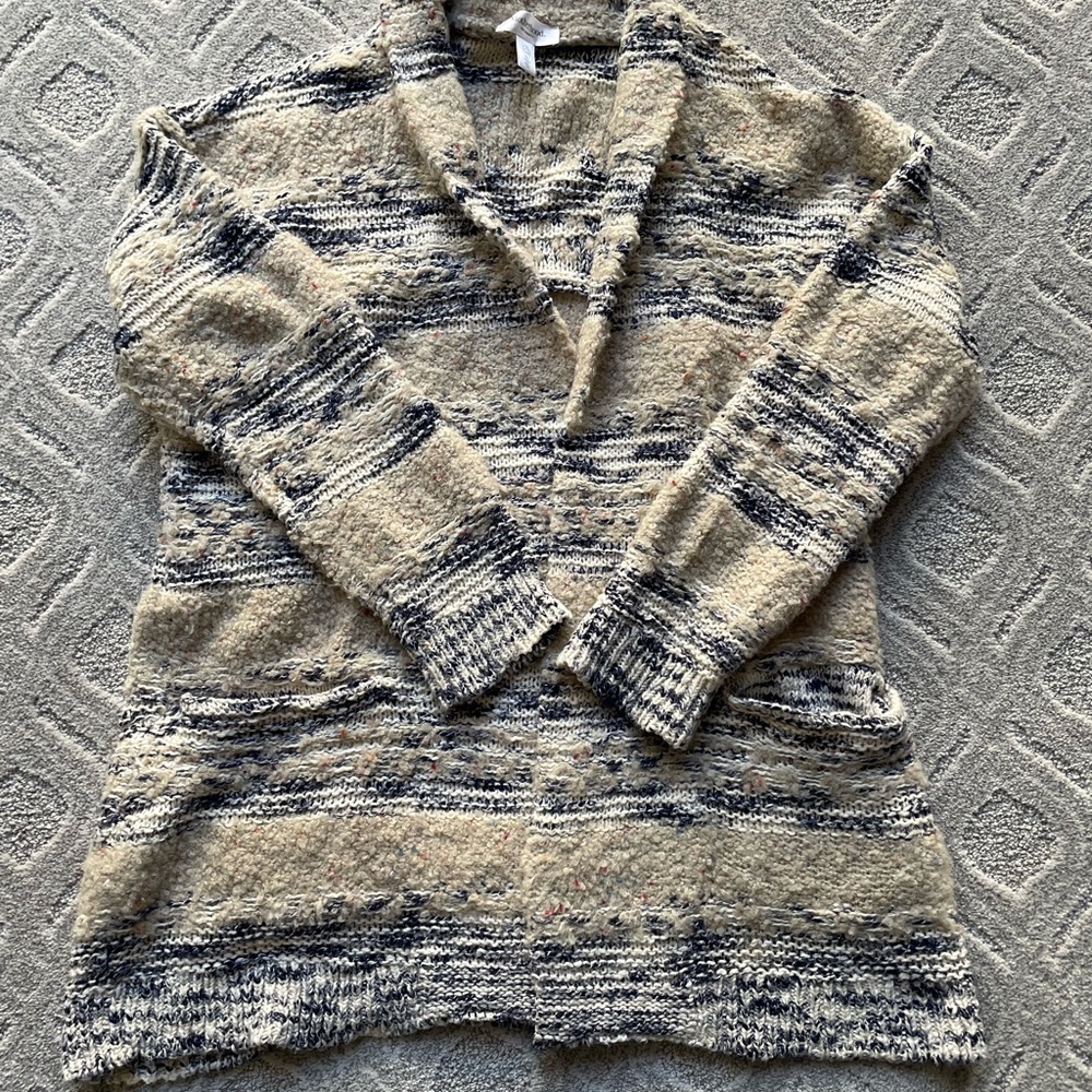 Cozy maternity cardigan.